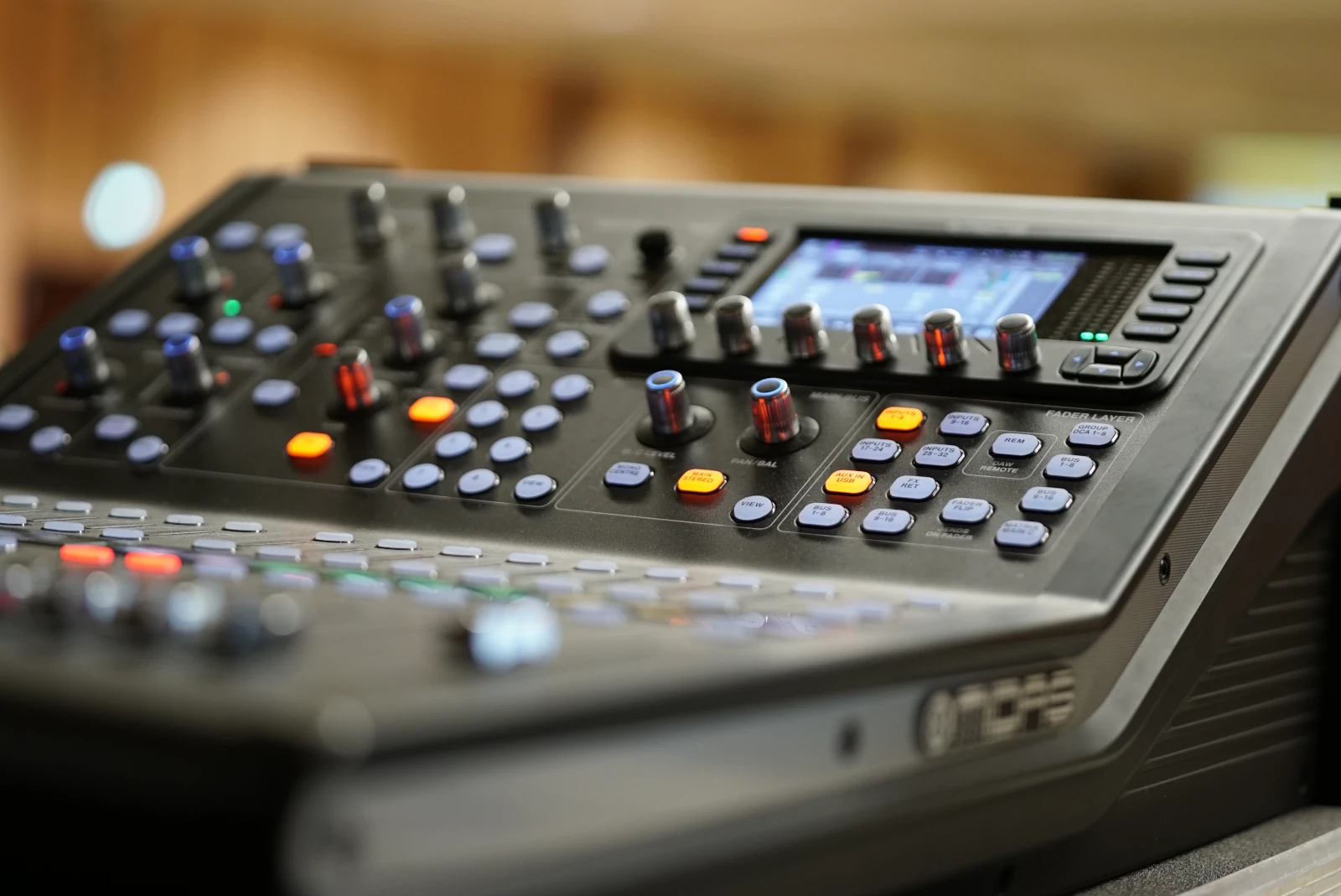 Service audio per eventi a Roma con mixer professionale