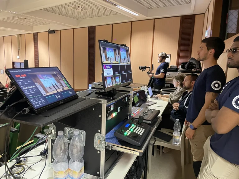 Staff tecnico Silver Animation in regia audio-video durante un live streaming per evento a Roma