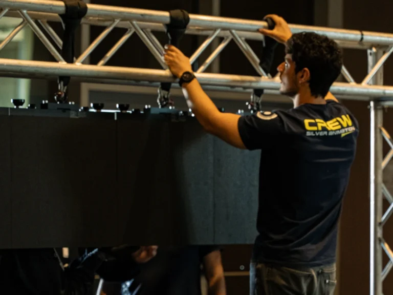 Installazione LED wall su struttura traliccio per evento a Roma