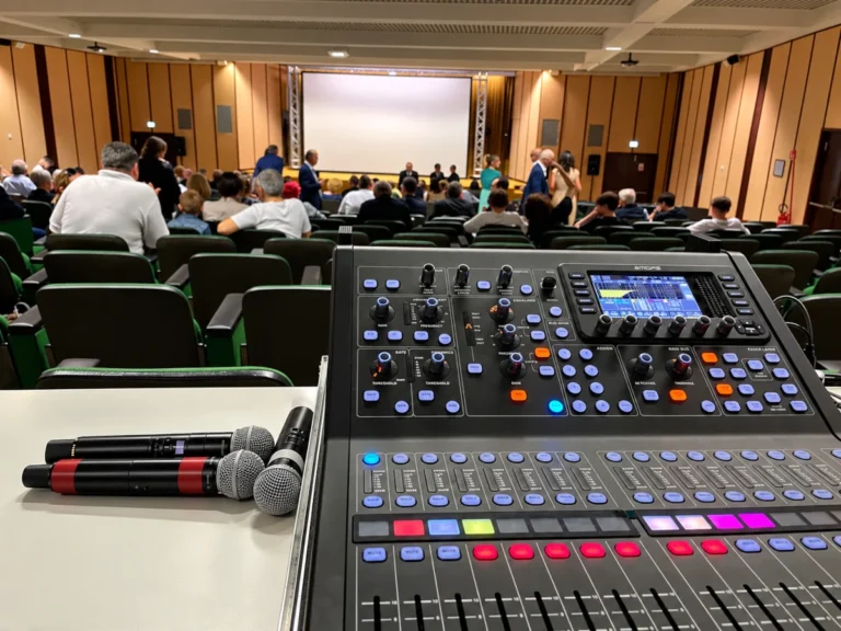 Mixer digitale e microfoni per service audio professionale